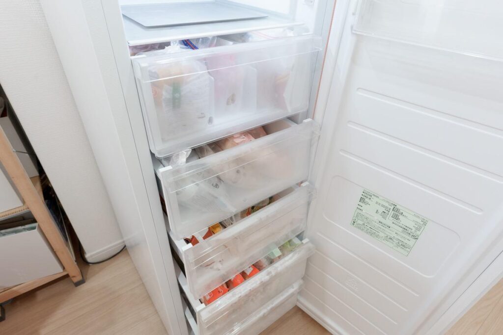 冷凍庫のケースは引き出し式で取り出しやすい